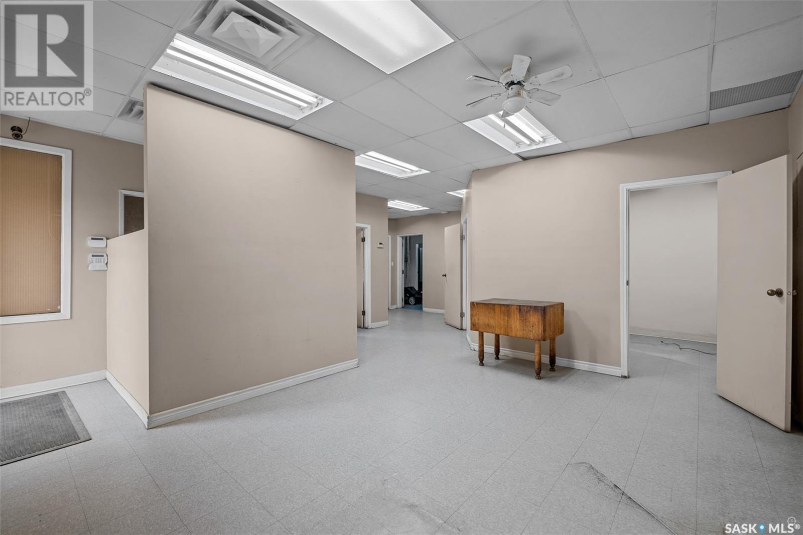 400 40th Street E Property Photo 4