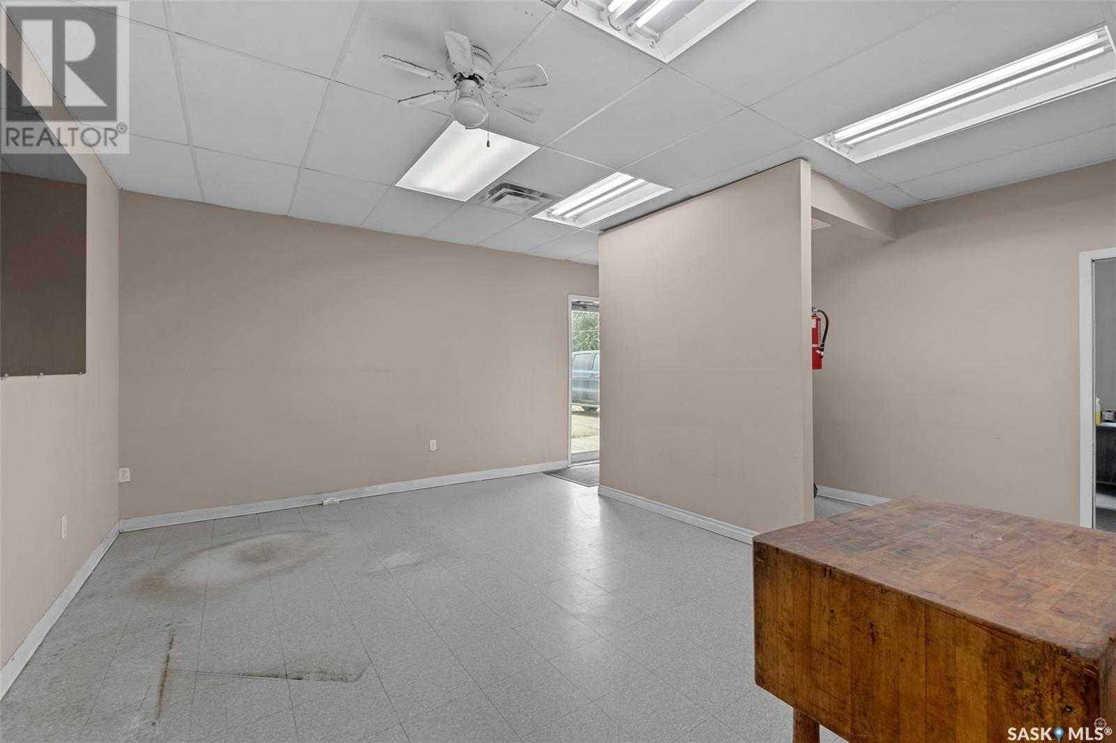 400 40th Street E Property Photo 6