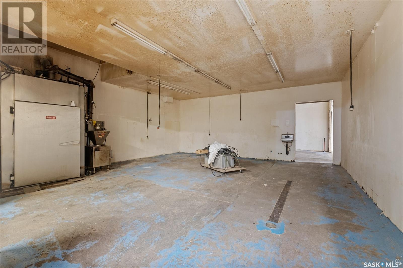 400 40th Street E Property Photo 9