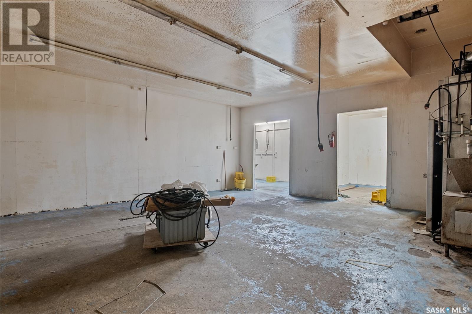 400 40th Street E Property Photo 10