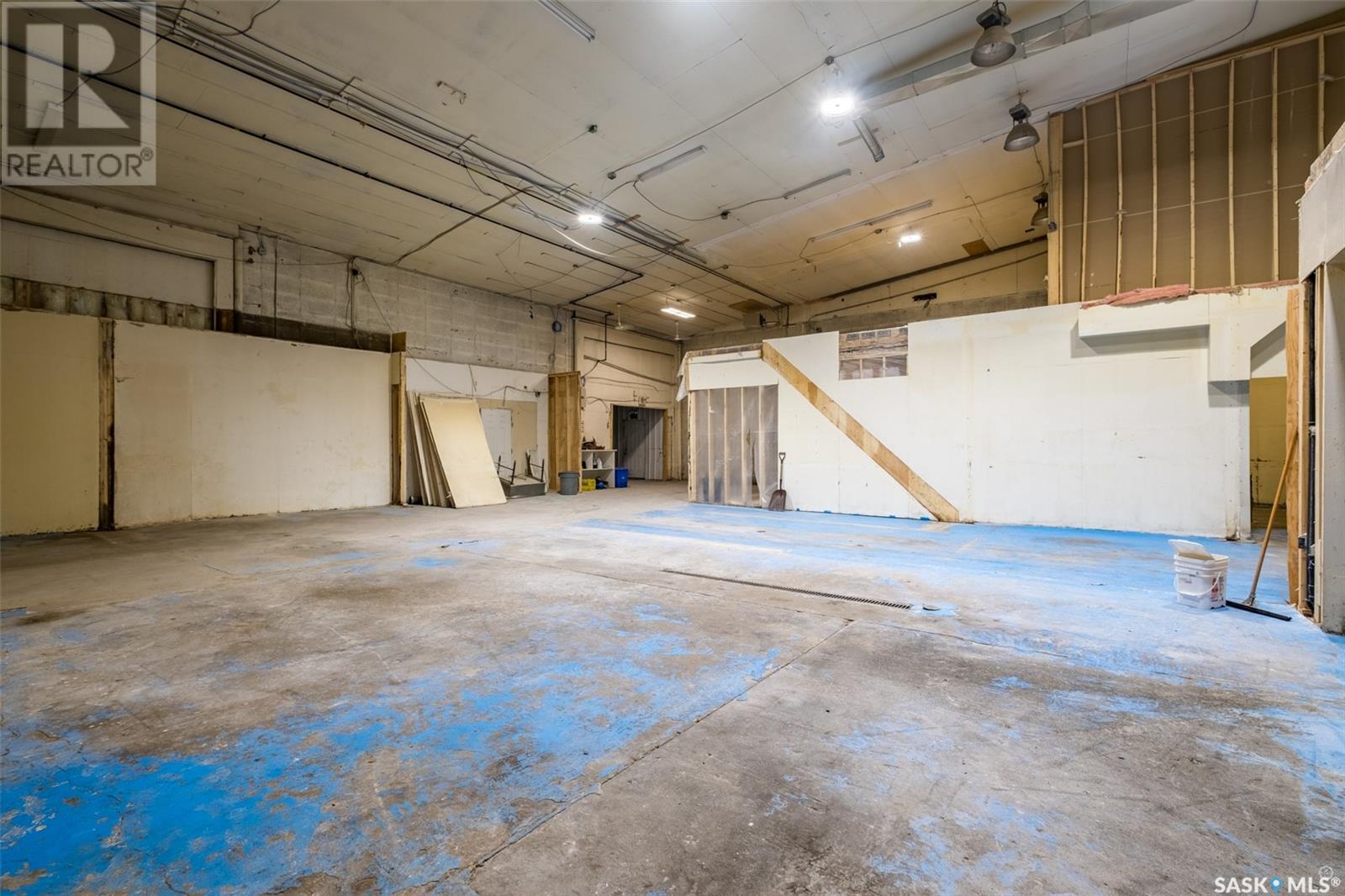 400 40th Street E Property Photo 14