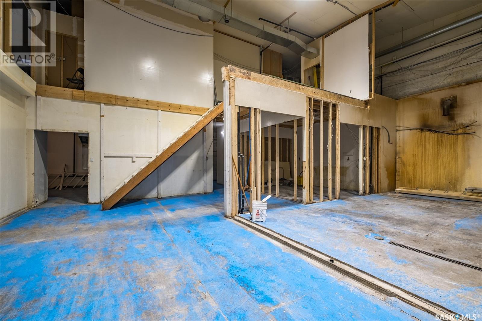 400 40th Street E Property Photo 15
