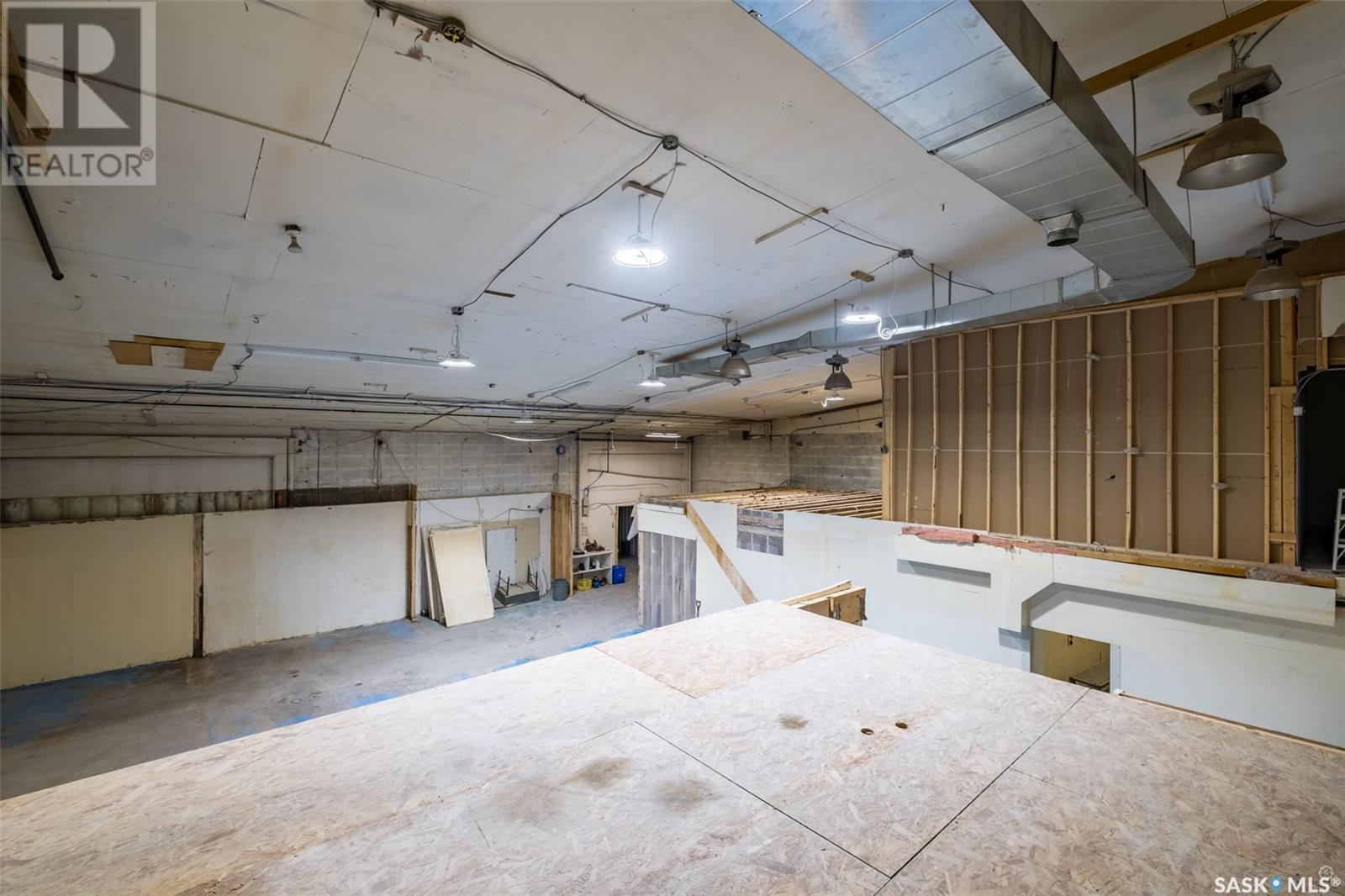 400 40th Street E Property Photo 17