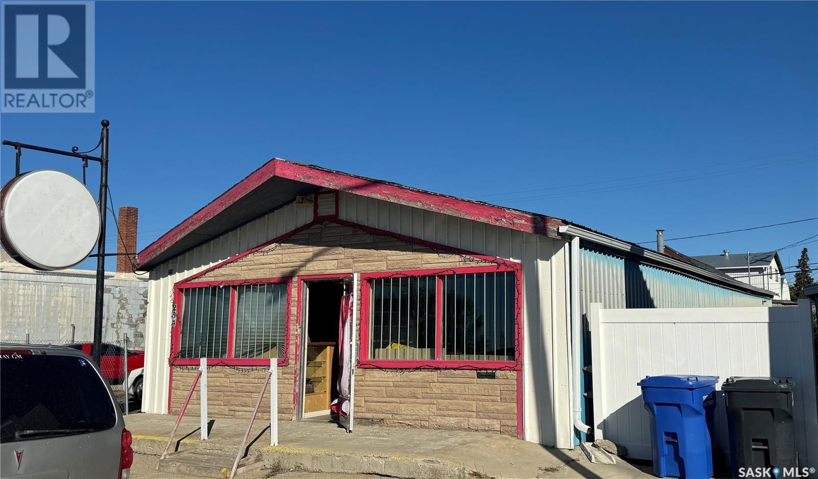 254 Railway Avenue Property Photo 1
