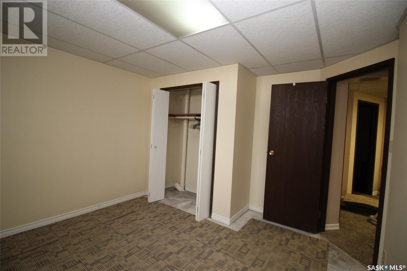 595 9th Street W Property Photo 2