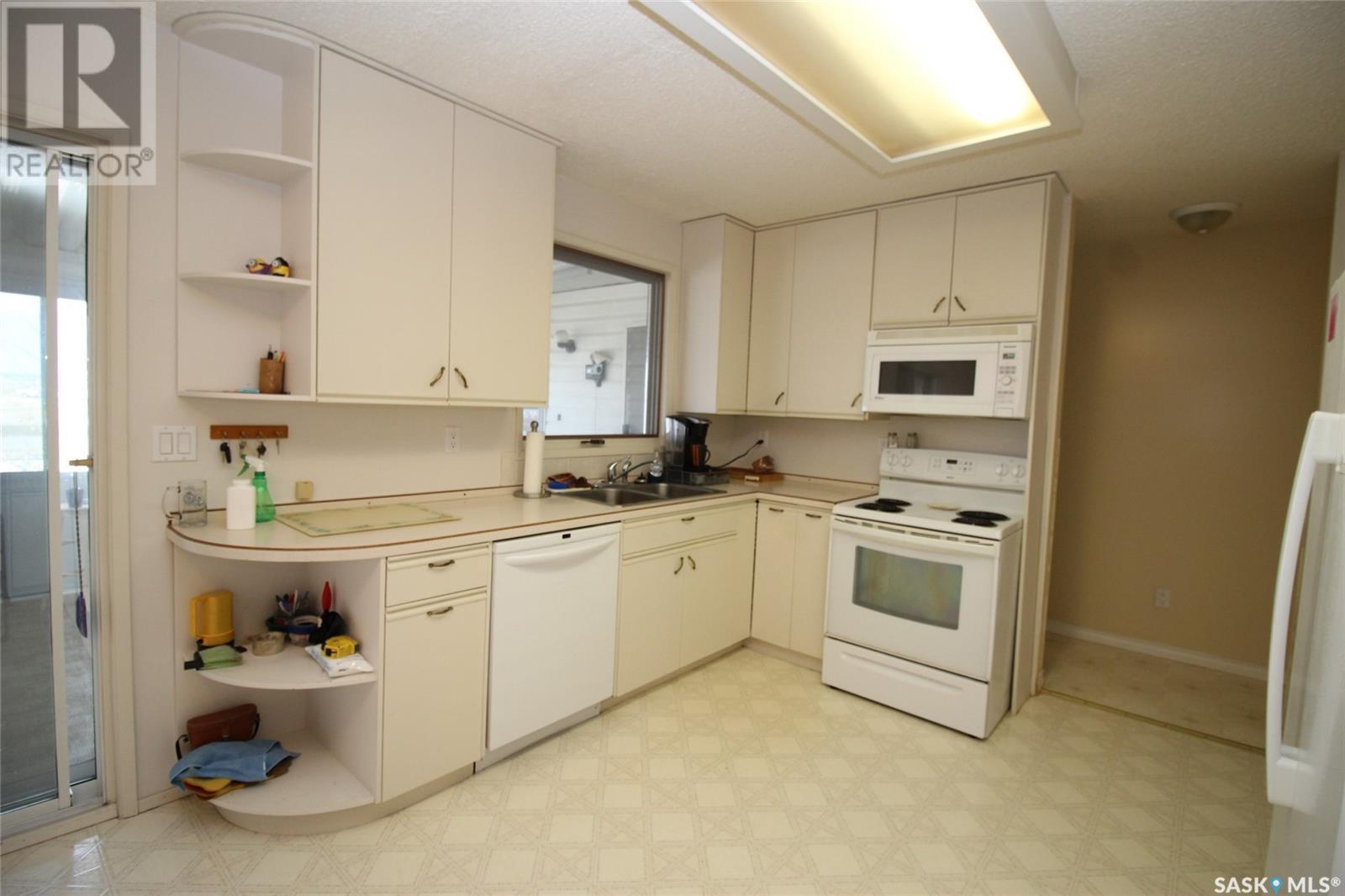 595 9th Street W Property Photo 6