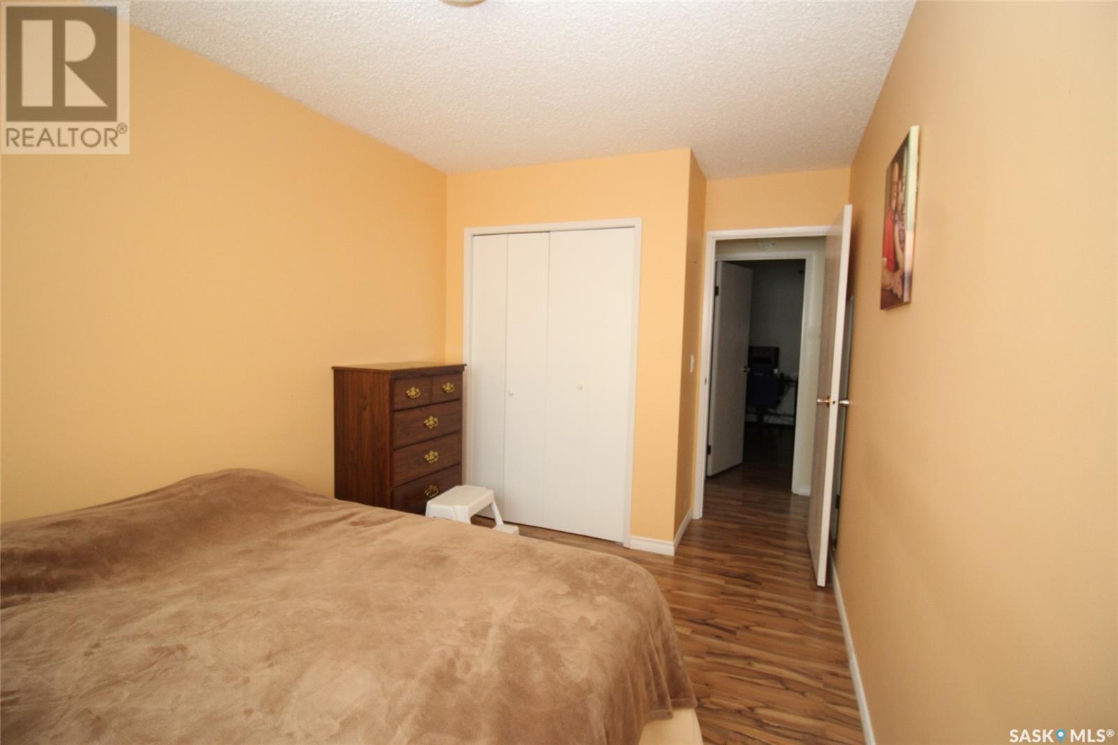 595 9th Street W Property Photo 10