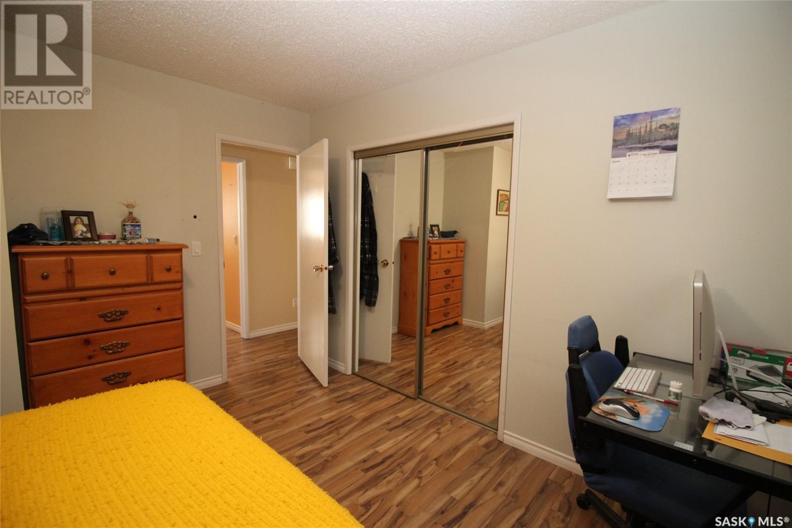 595 9th Street W Property Photo 12