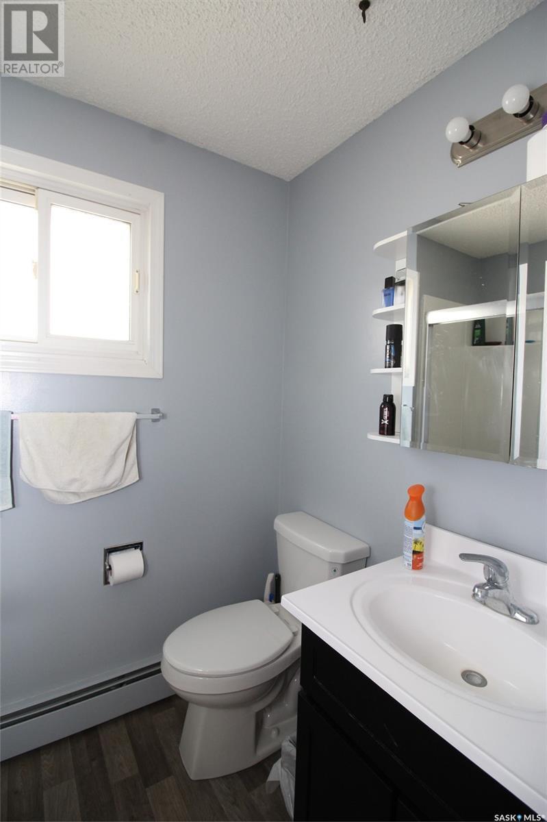 595 9th Street W Property Photo 13