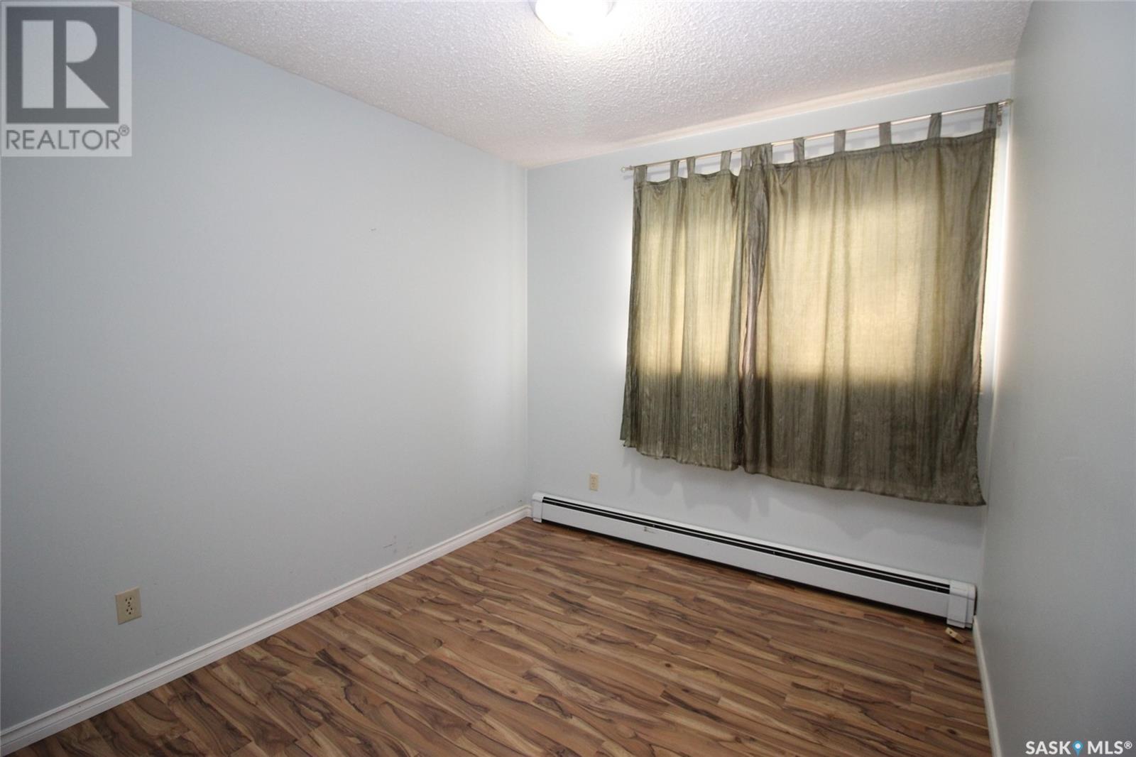 595 9th Street W Property Photo 16