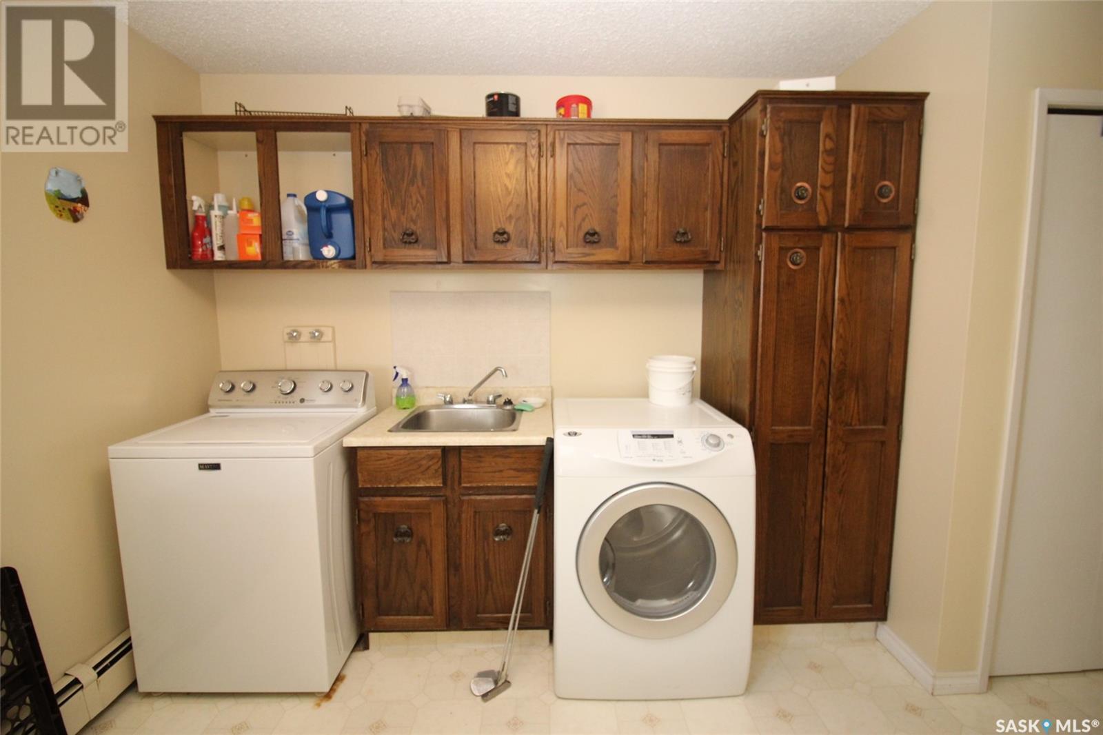 595 9th Street W Property Photo 19