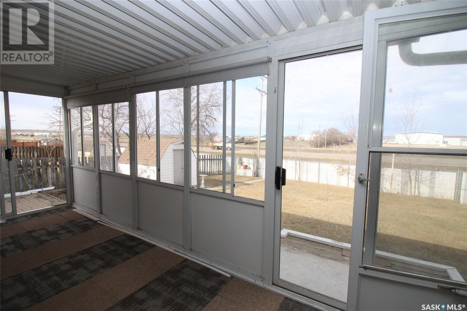 595 9th Street W Property Photo 20