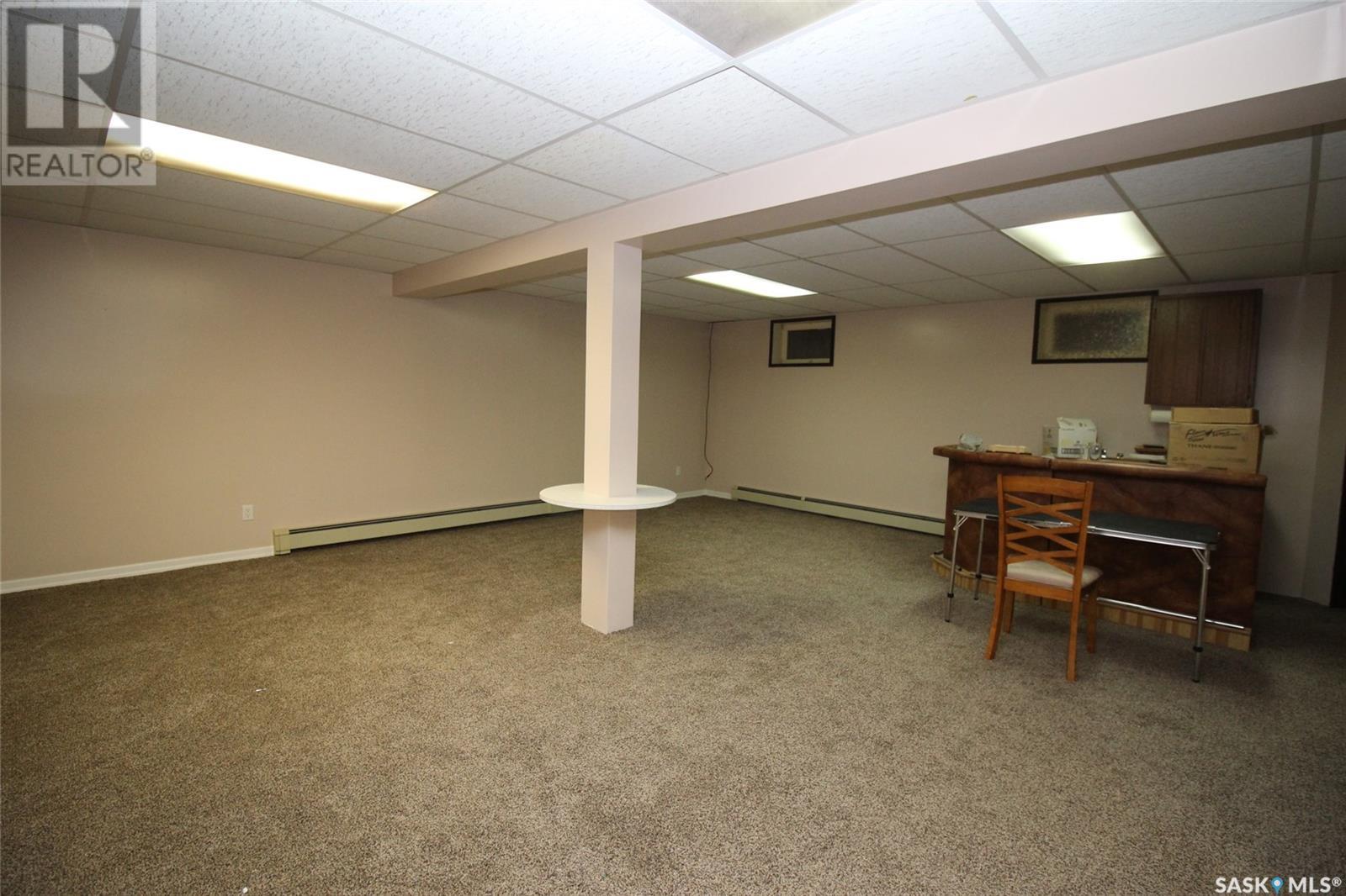 595 9th Street W Property Photo 23