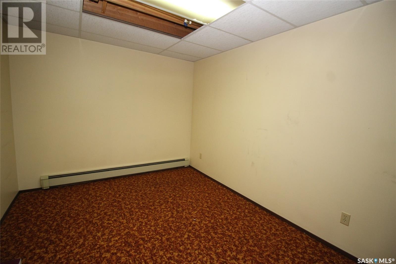 595 9th Street W Property Photo 27