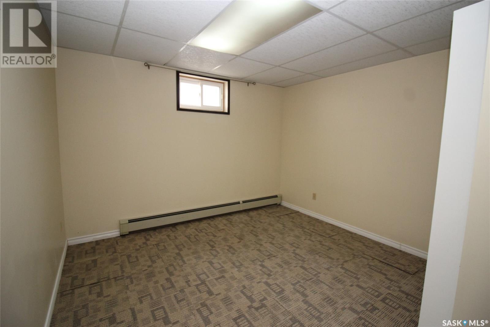 595 9th Street W Property Photo 29