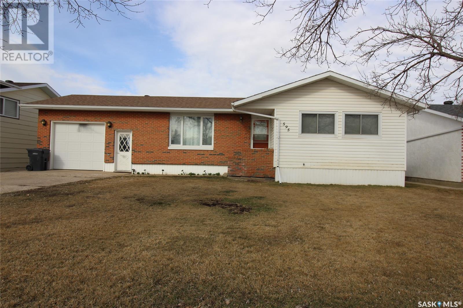 595 9th Street W Property Photo 31