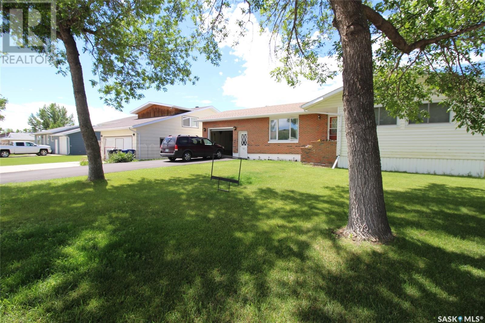 595 9th Street W Property Photo 32