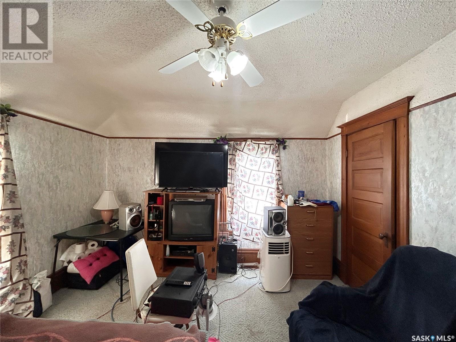 11 Warren Street Property Photo 28