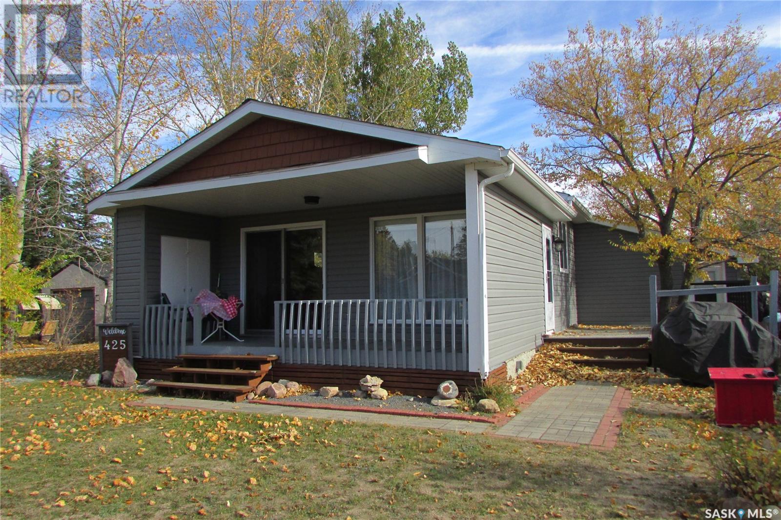 425 Mistusinne Crescent Property Photo 1