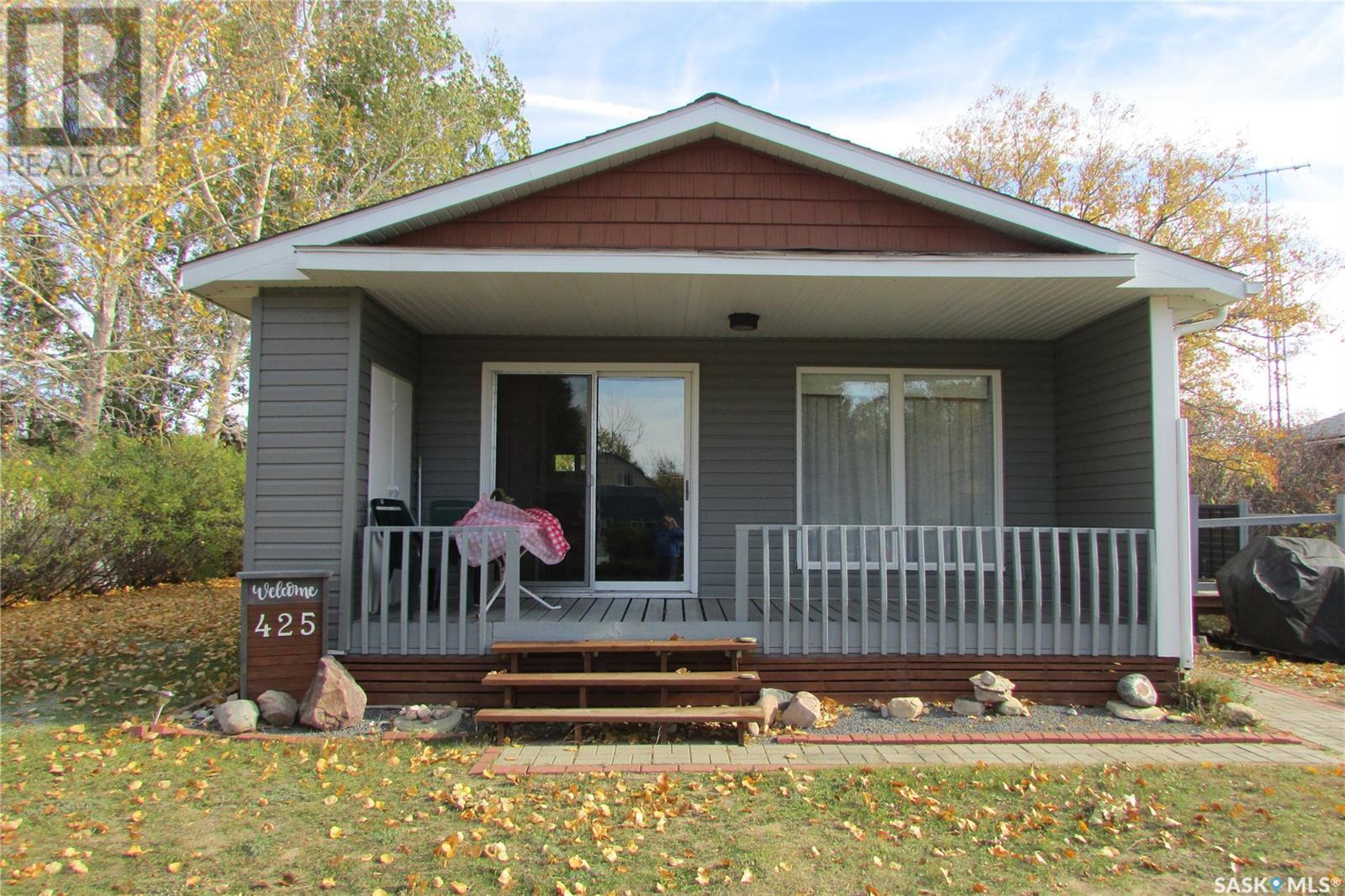 425 Mistusinne Crescent Property Photo 2