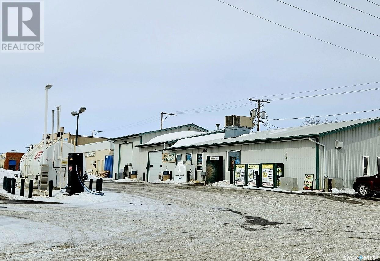 512 & 602 Railway Avenue Property Photo