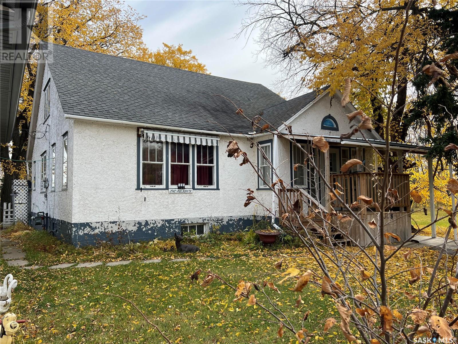 378 1st Street W Property Photo 1