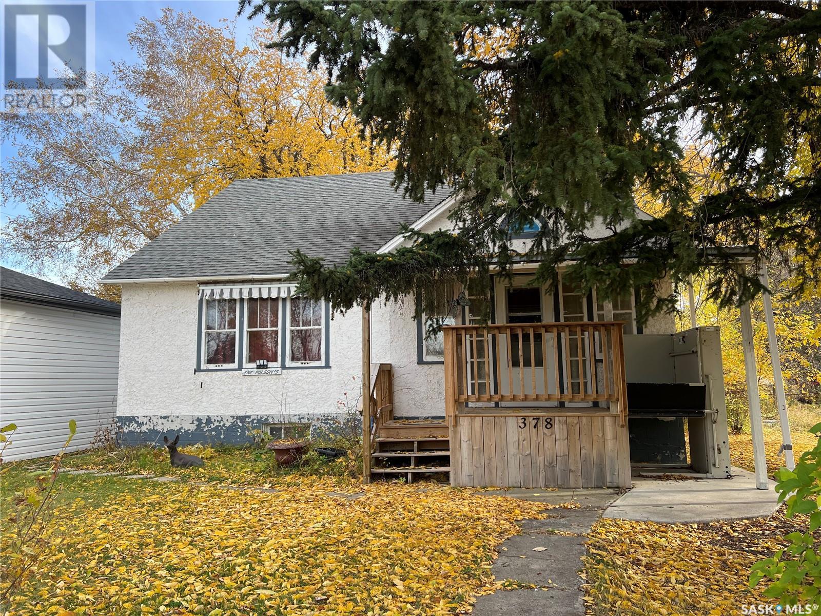 378 1st Street W Property Photo 3