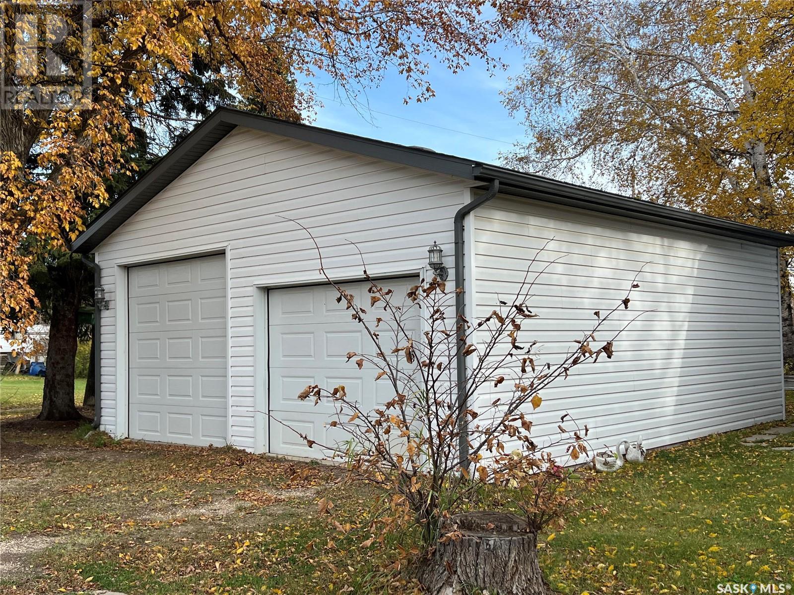 378 1st Street W Property Photo 4