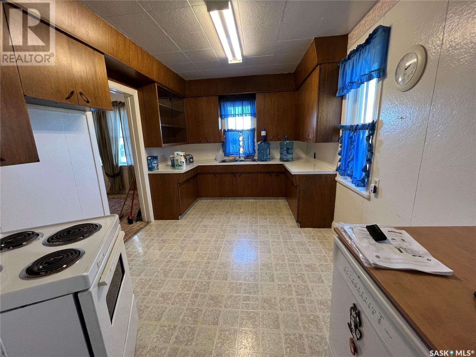 378 1st Street W Property Photo 7