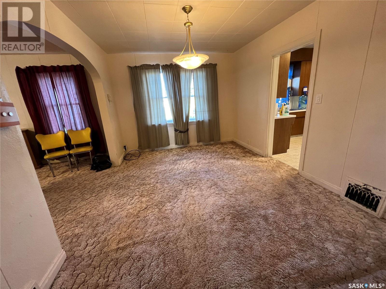 378 1st Street W Property Photo 8