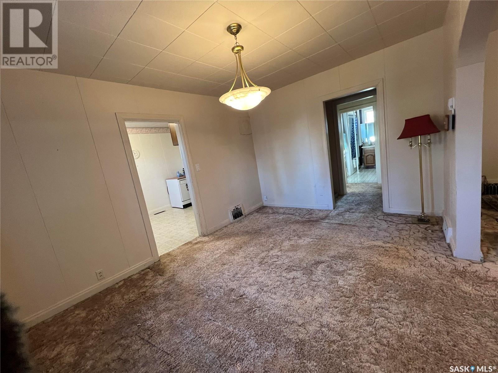 378 1st Street W Property Photo 9