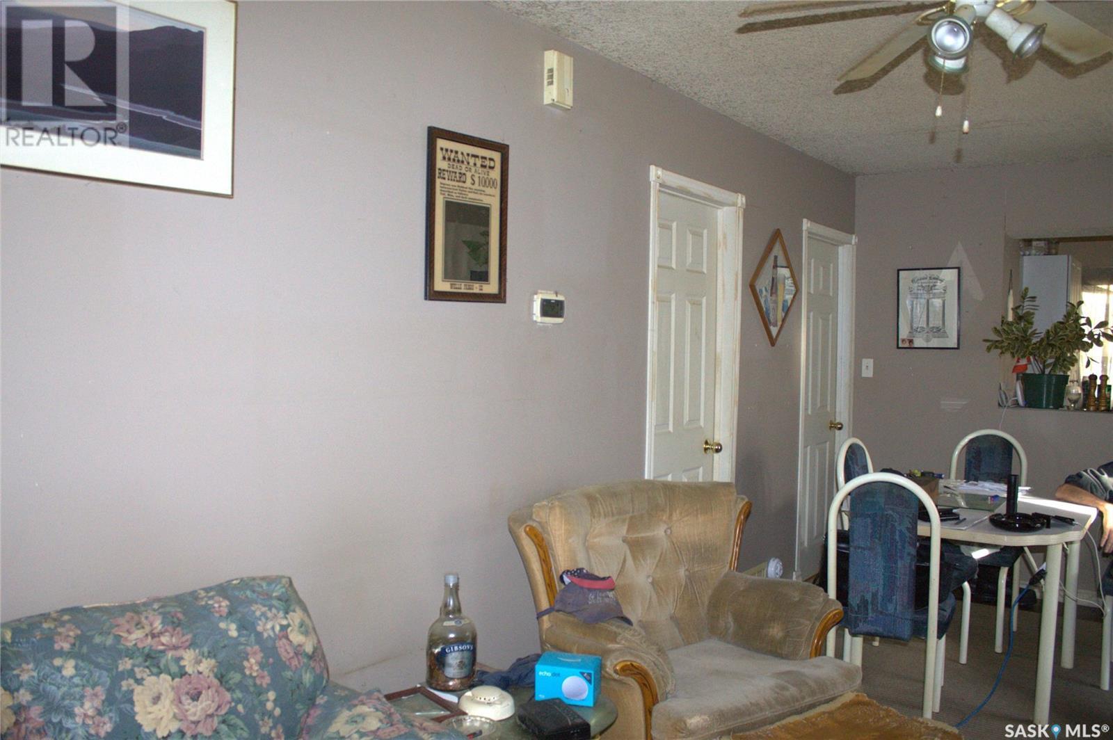 905 Robinson Street Property Photo 3