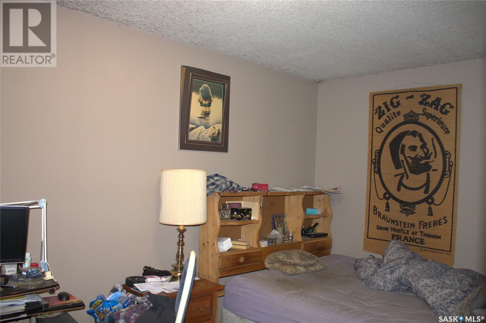 905 Robinson Street Property Photo 4