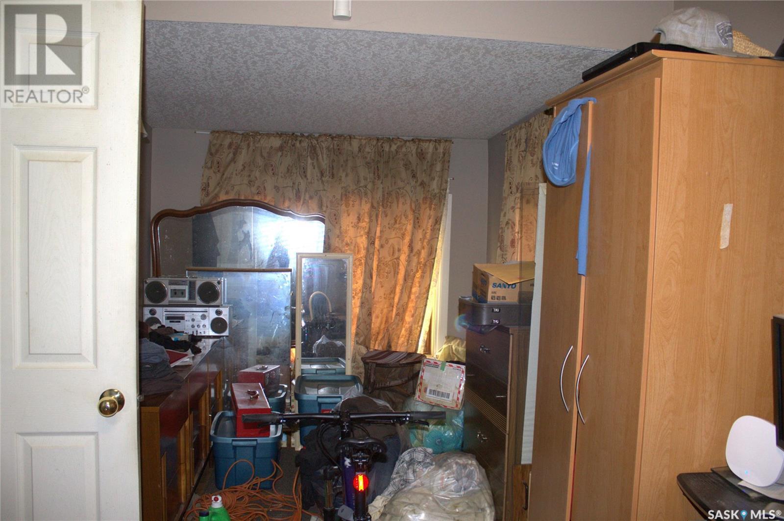 905 Robinson Street Property Photo 5