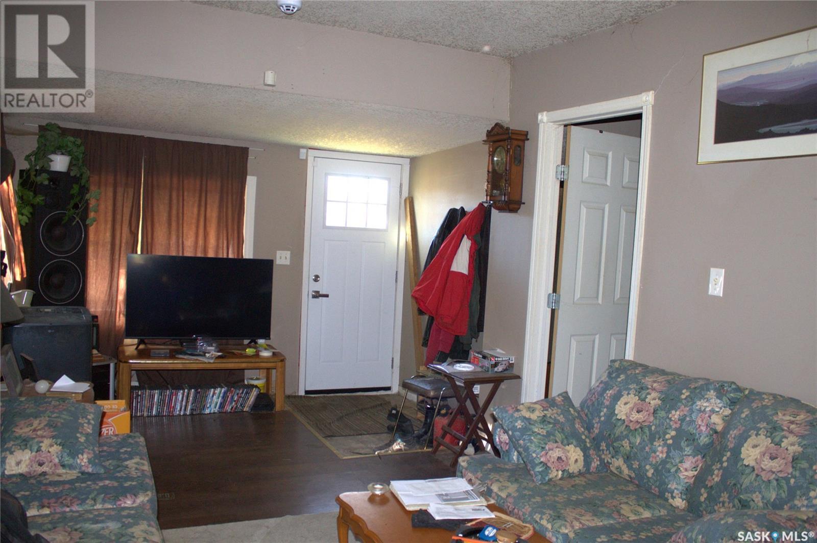 905 Robinson Street Property Photo 8