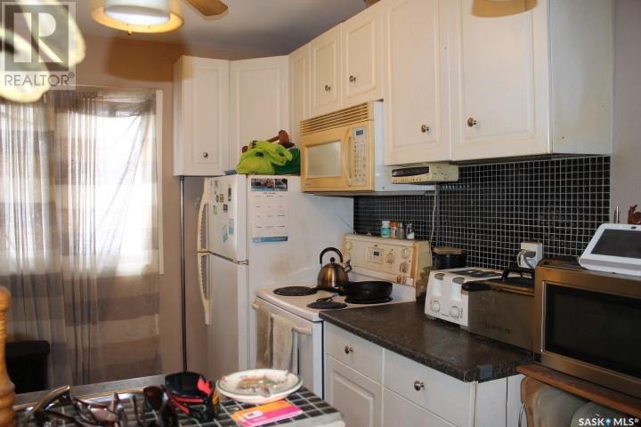 905 Robinson Street Property Photo 10
