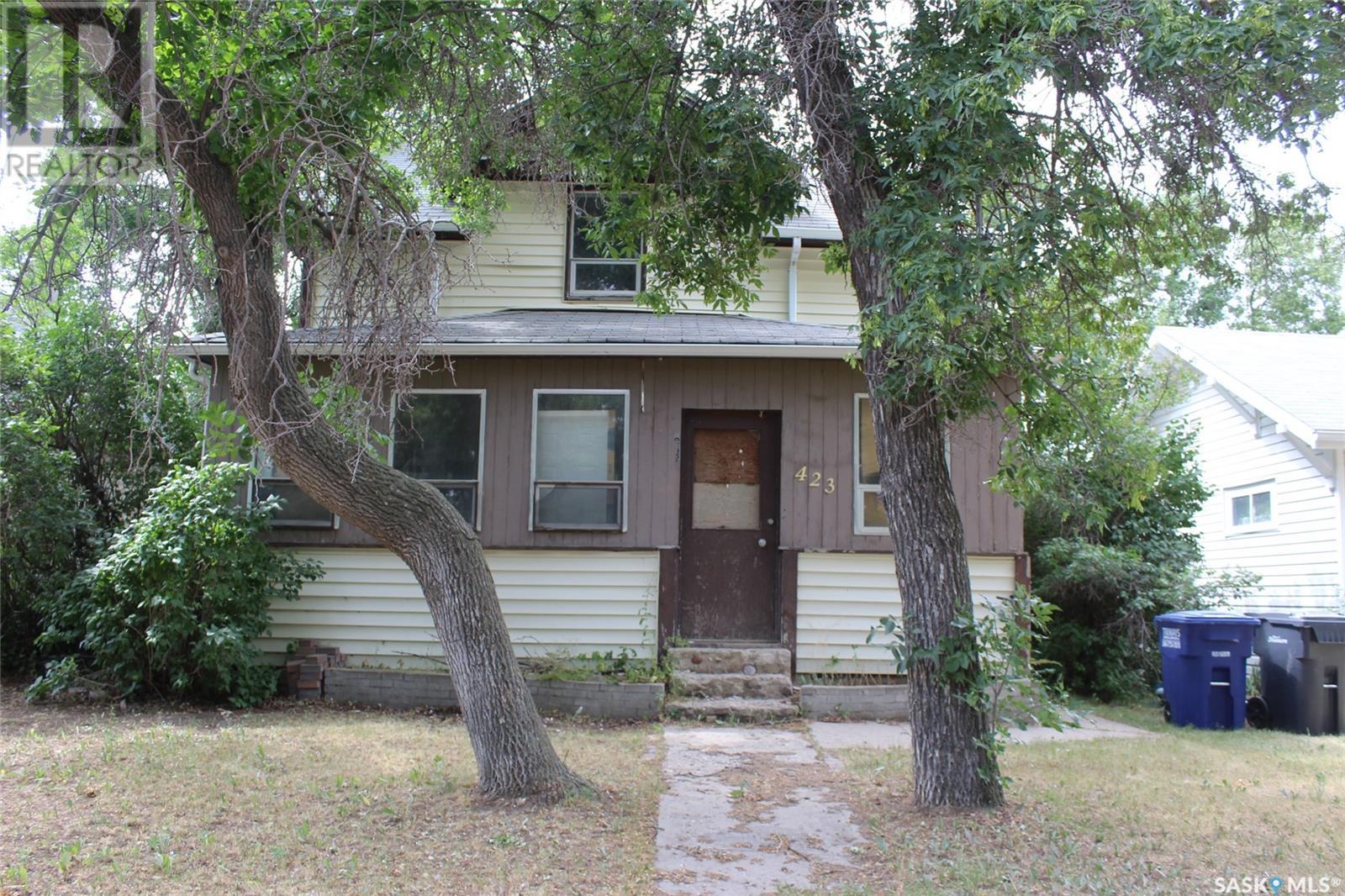 423 2nd Street W Property Photo 1
