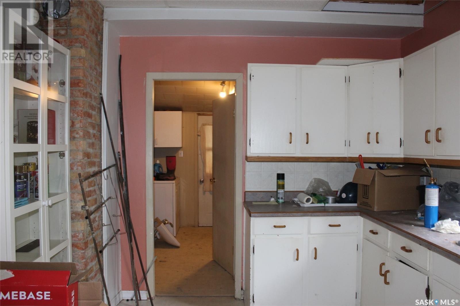 423 2nd Street W Property Photo 3