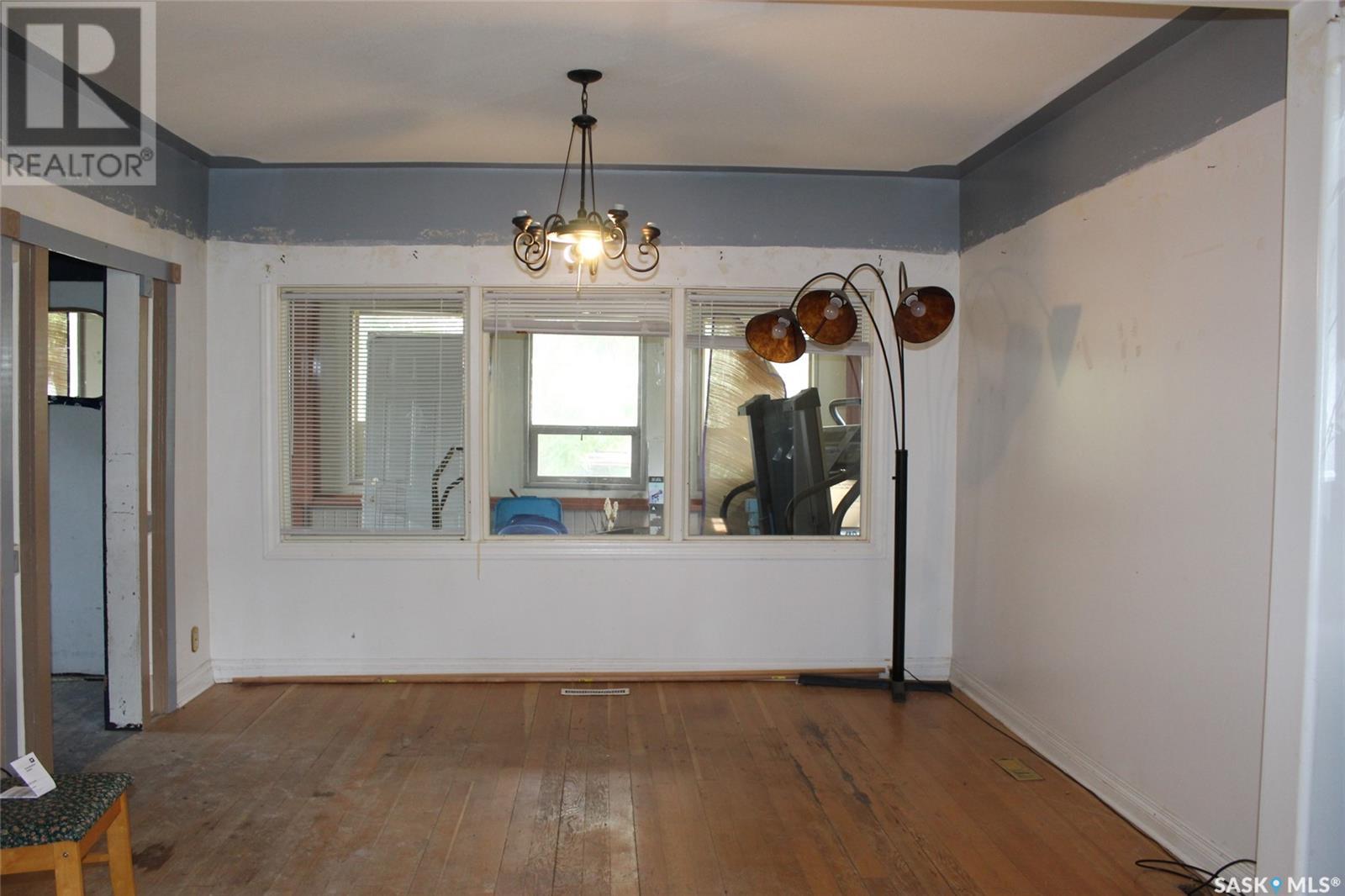 423 2nd Street W Property Photo 5