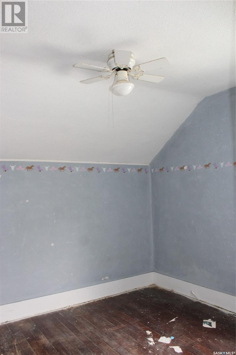 423 2nd Street W Property Photo 6