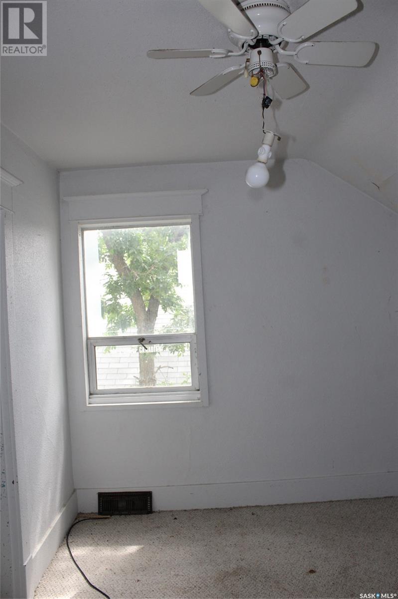 423 2nd Street W Property Photo 8