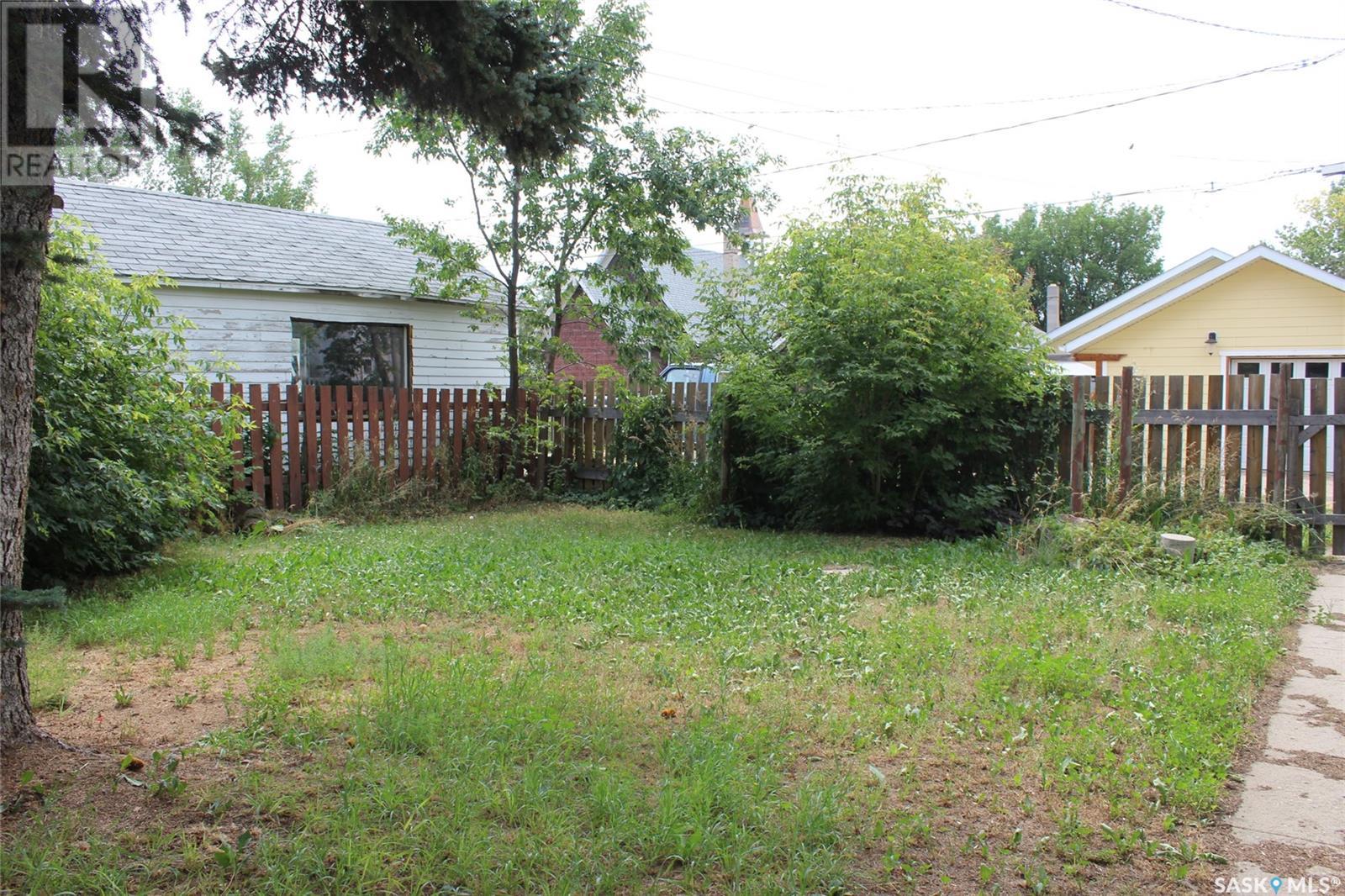 423 2nd Street W Property Photo 11