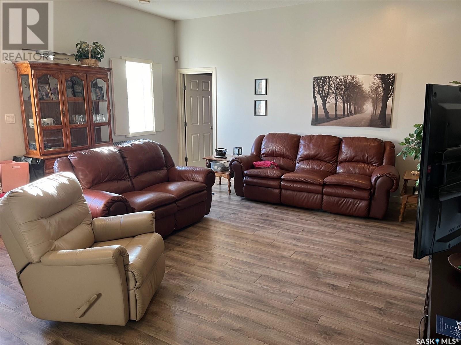 601 Neufeld Street Property Photo 2