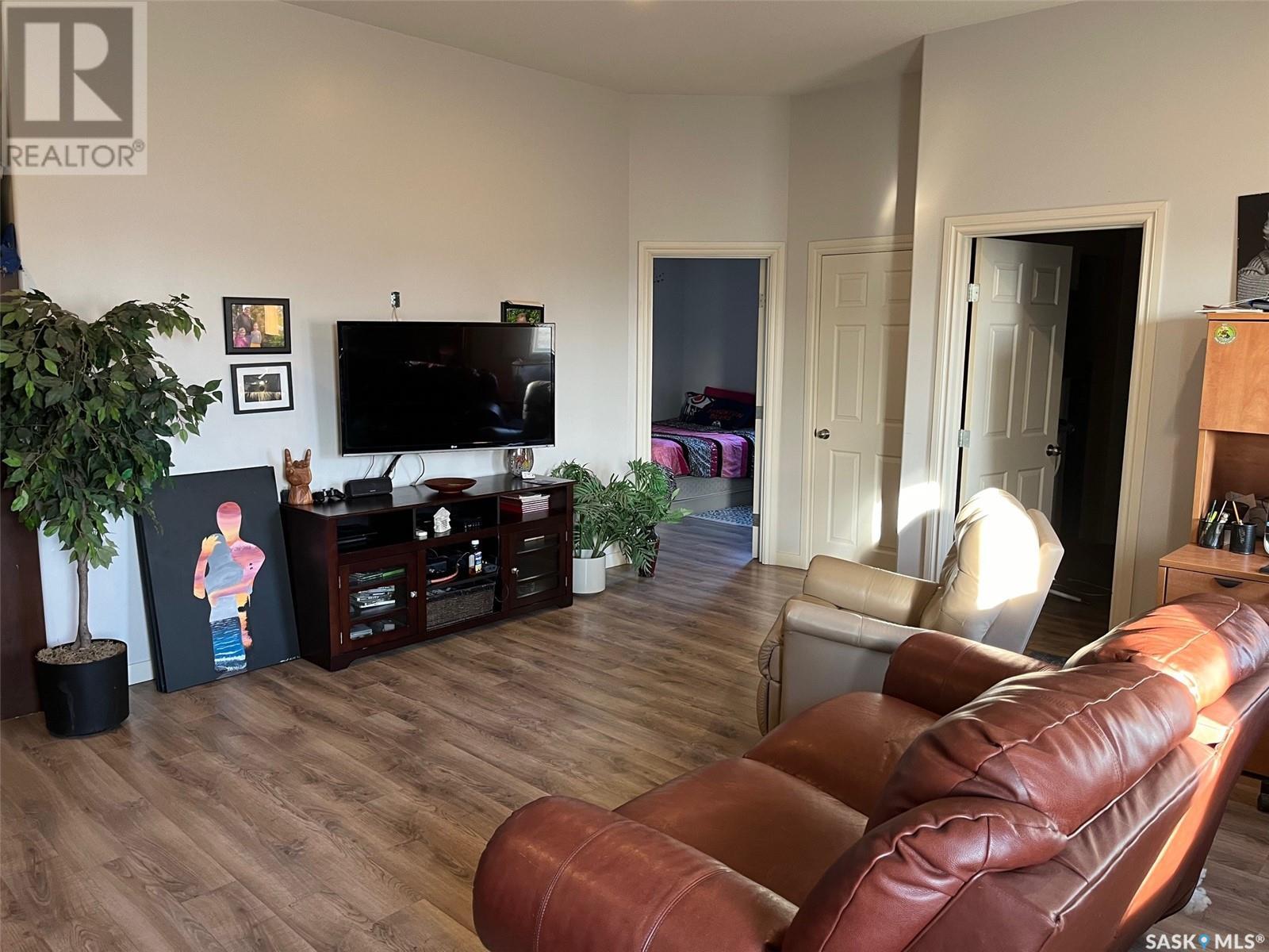 601 Neufeld Street Property Photo 13