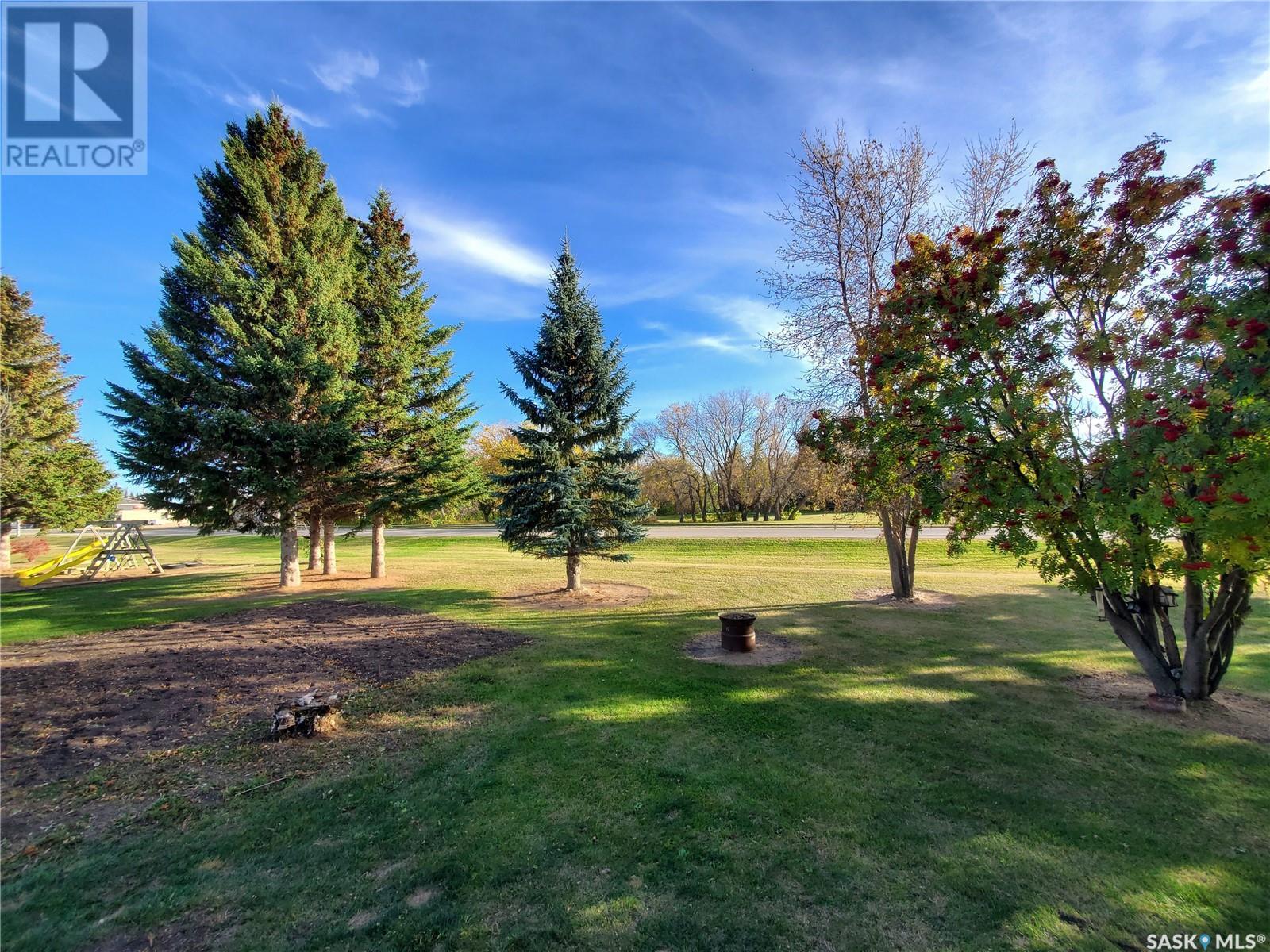 335 Queen Elizabeth Boulevard Property Photo 13