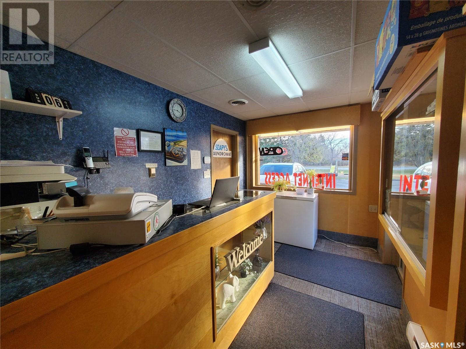335 Queen Elizabeth Boulevard Property Photo 15