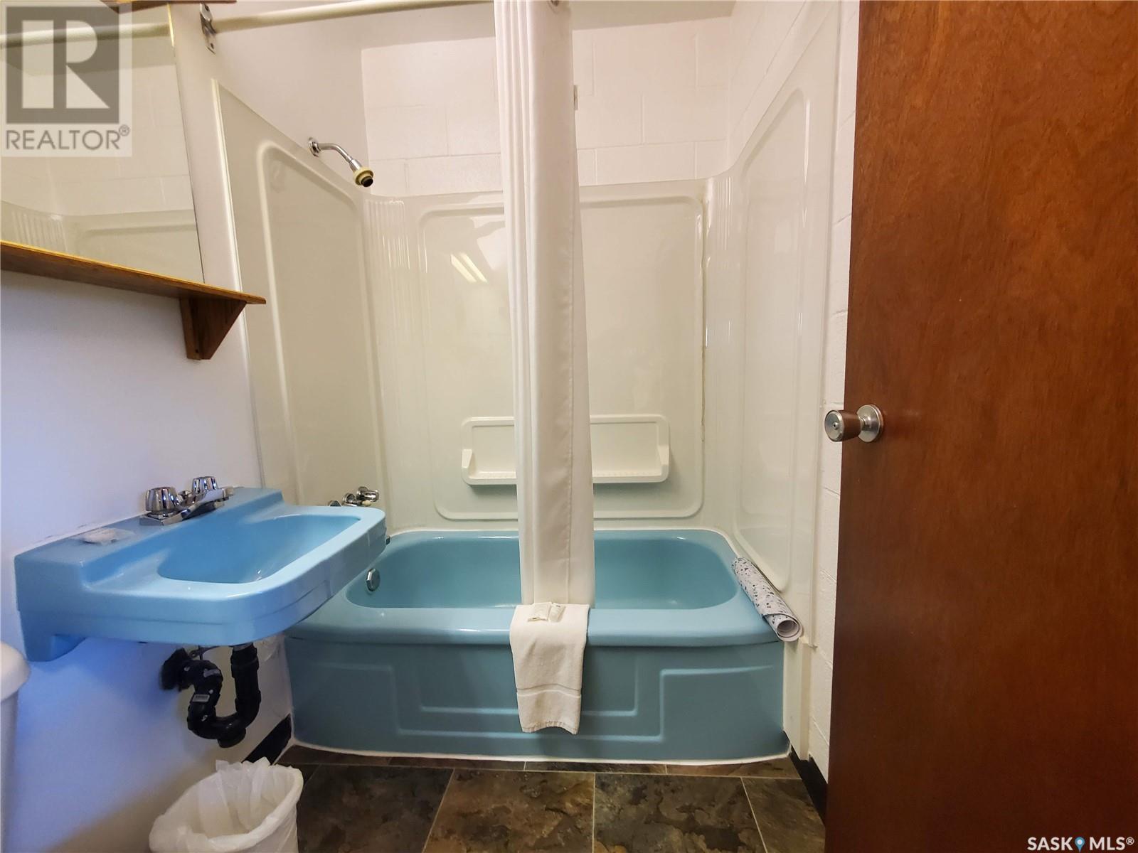 335 Queen Elizabeth Boulevard Property Photo 19