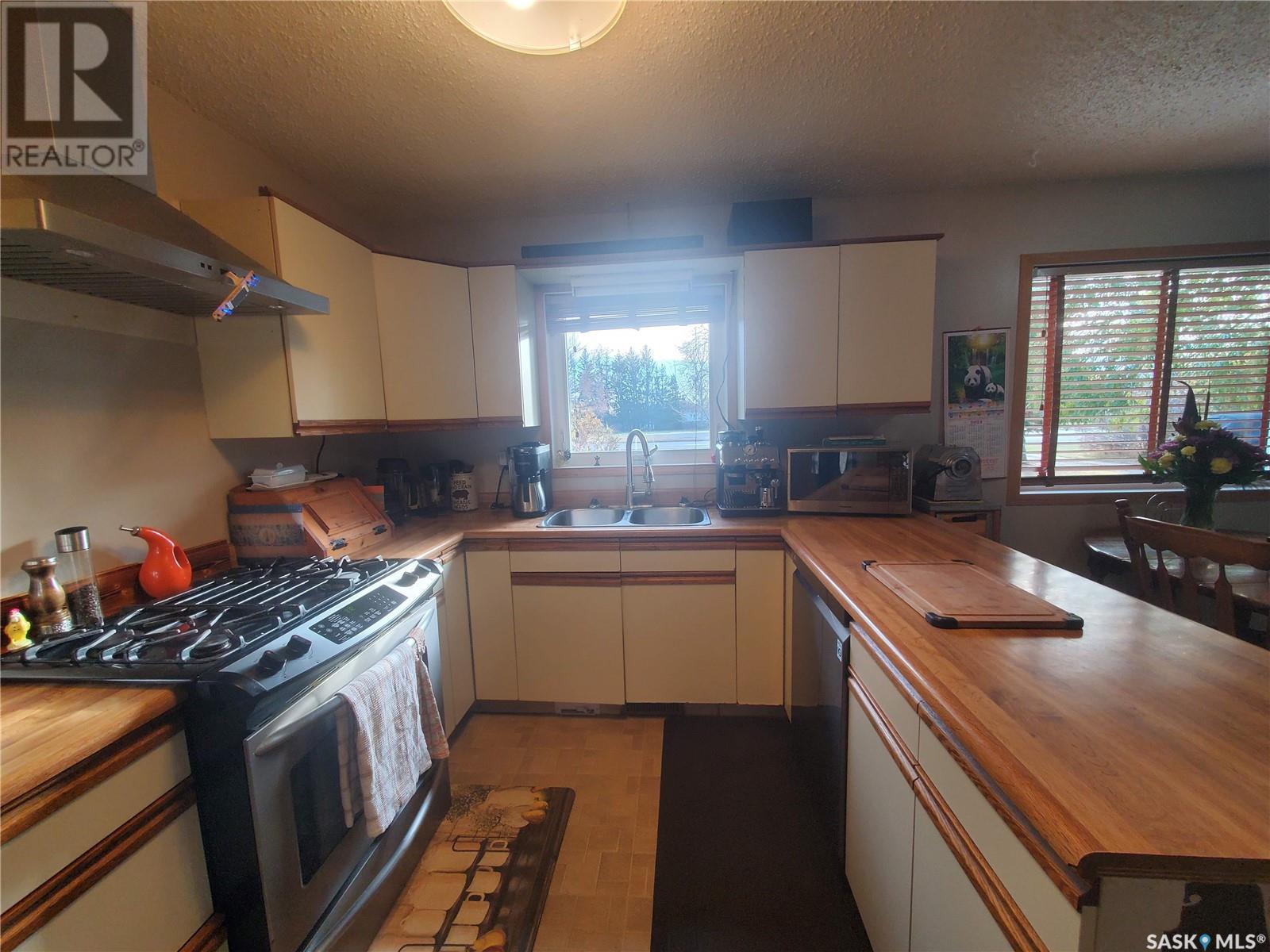 335 Queen Elizabeth Boulevard Property Photo 32