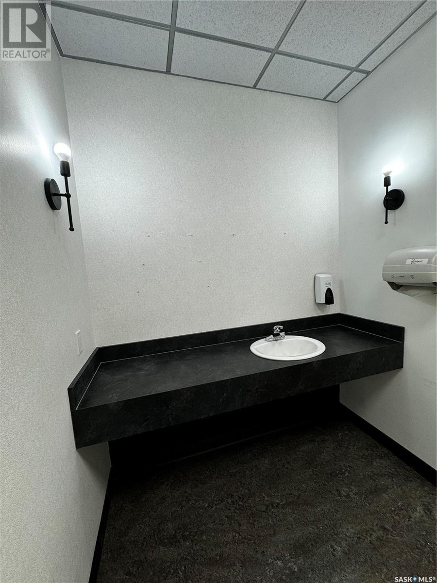 101 110 Central Avenue N Property Photo 4
