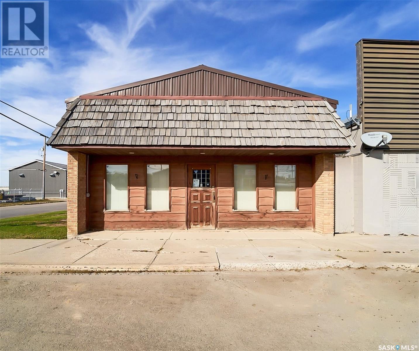 120 B Avenue W Property Photo 1
